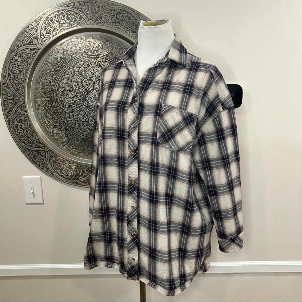 Lovers and Friends Blue and Ivory Plaid Flannel Size : Small - Picture 2 of 10